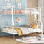 Lit double superposé au-dessus de grand lit double-72684084