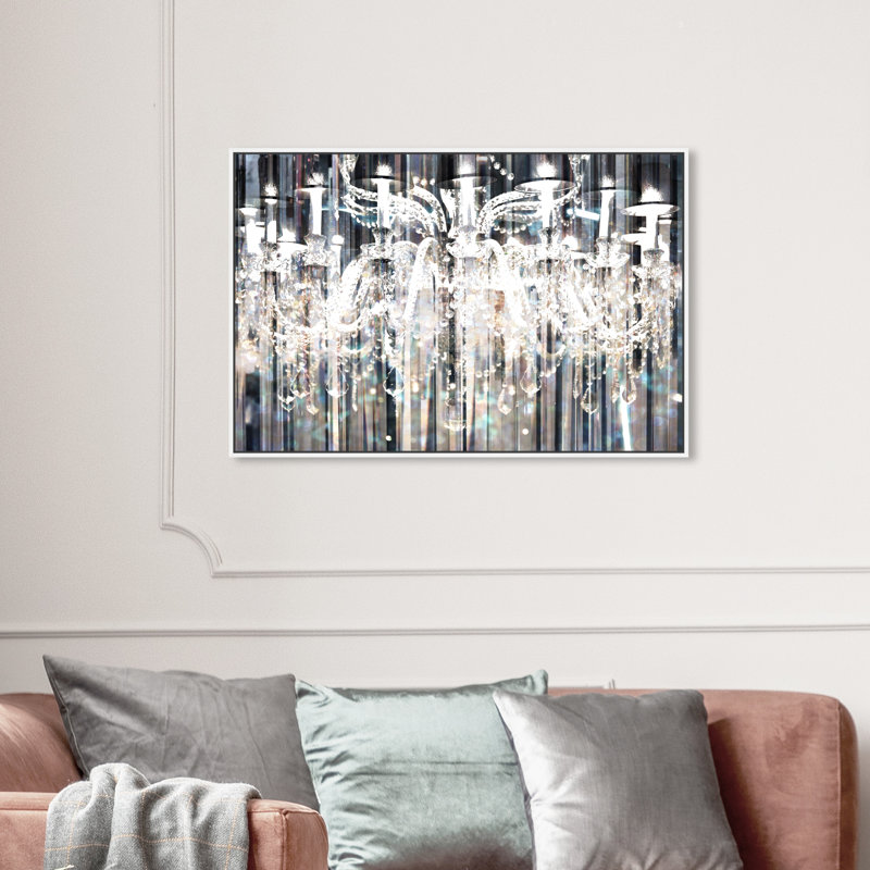 « Diamond douche glam chandelier »-impression d’art graphique avec cadre flottant sur papier, Blanc, H 24 po x l 36 po