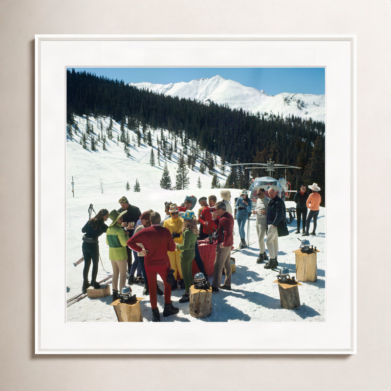 Pique-nique «Snowmass» par Slim Aarons - photographie, H 33 po x l 33 po x P 1,75 po, Cadre simple blanc