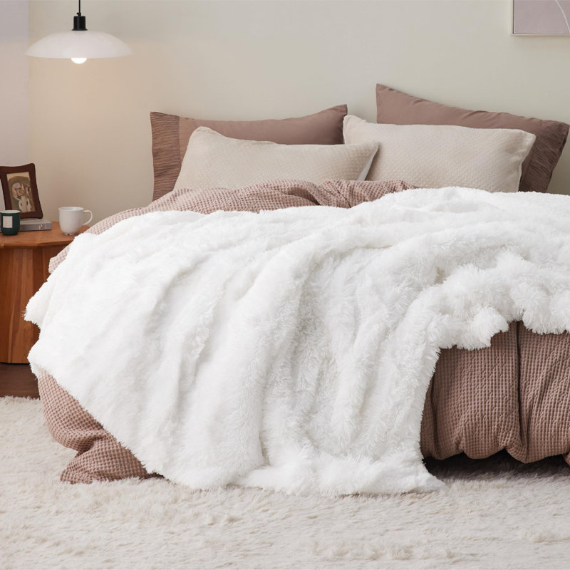 Couvertures en fausse fourrure Cozy Winter Collection, Blanc brillant, L 90 po x L 90 po