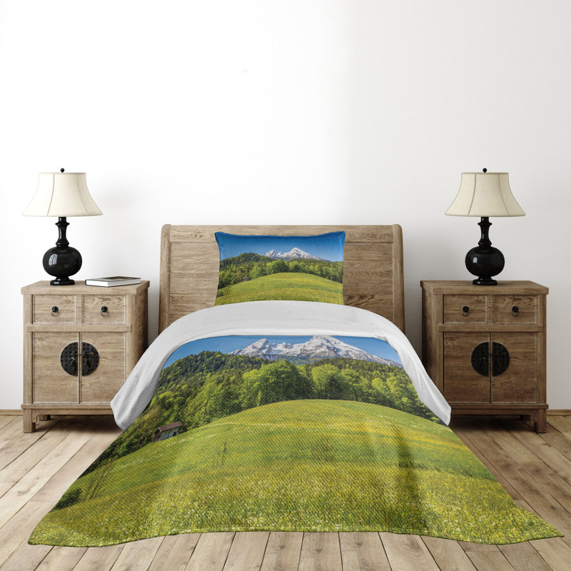 Twin White Quilted Bedspread Set with Pillow Sham