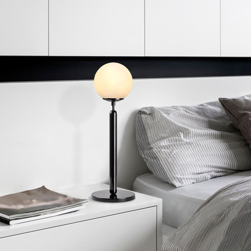 Lampe de table moderne 21 po avec tige en métal Aurelia, Noir, Crème
