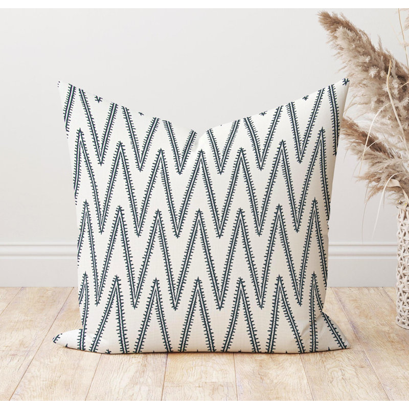 Coussin géométrique bleu foncé à chevrons géométriques, Carré 15 po