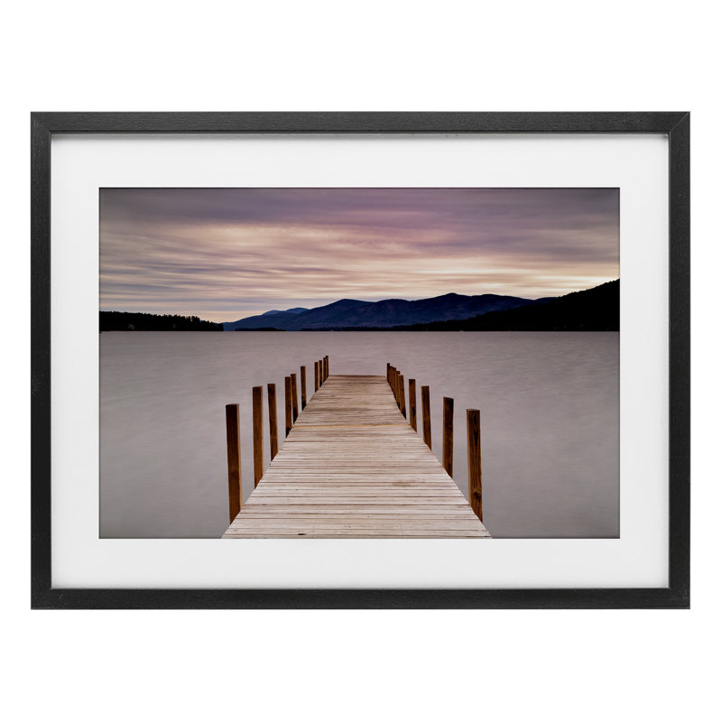 «Morning View Over Dock», reproduction encadrée sous verre, conception de Michael Iacobellis, H 14 po x l 20 po