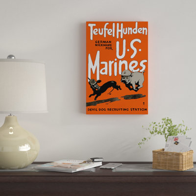 «Vintage Art of the Marine Corps Bulldog Chassing a German Dachshund», affiche vintage sur toile