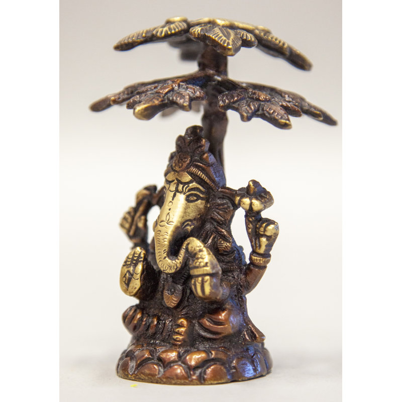 Ganesha assis sous un arbre