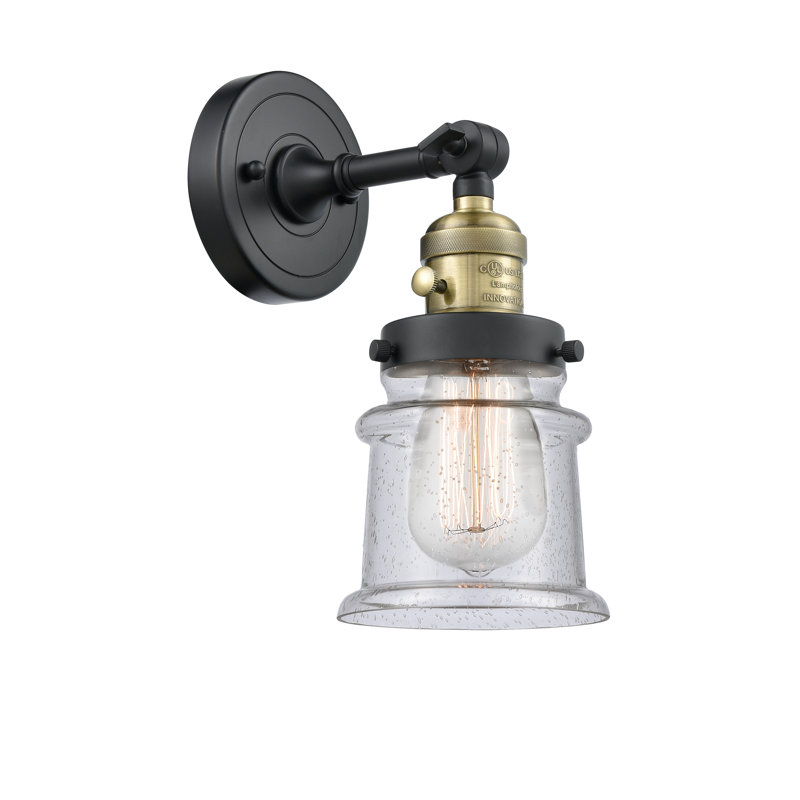 Applique murale à bras 1 lumière Madelyn, Ampoule incandescente rétro de 60 watts, Grainé, Laiton antique noir