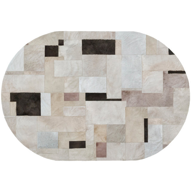 Tapis ovale en cuir de vache à motif patchwork Pastiche taupe / brun / beige, Ovale 5 pi x 8 pi