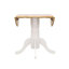 Table à abattants polyvalente avec une base piédestal élégante et des pieds décoratifs pour une salle à manger intime et une adaptabilité d'espace.