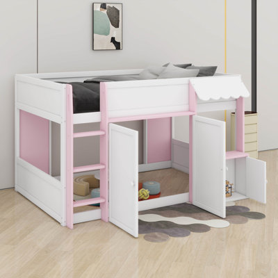 Lit mezzanine double avec toit festonné, rangement intégré et aire de jeu ouverte, grande fenêtre