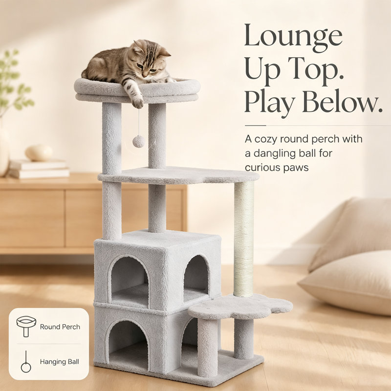 Arbre à chat autoportant à plusieurs niveaux de 136 cm (53,5 pouces) de couleur gris pâle avec deux niches, des poteaux à griffer en sisal naturel et une plateforme en forme de nuage pour chats et chatons d'intérieur.