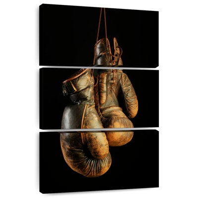 Sireci Beaten Boxing Gloves
