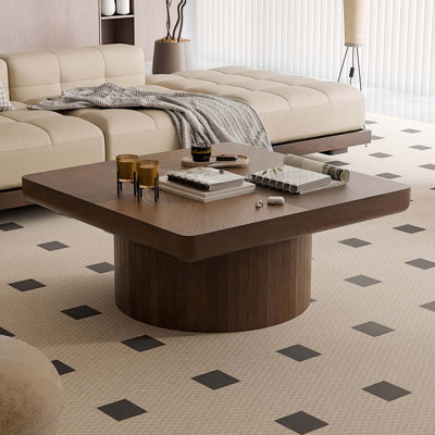 Élégante table basse carrée moderne en placage de bois avec motif de parquet et base cylindrique, parfaite pour les salons contemporains.