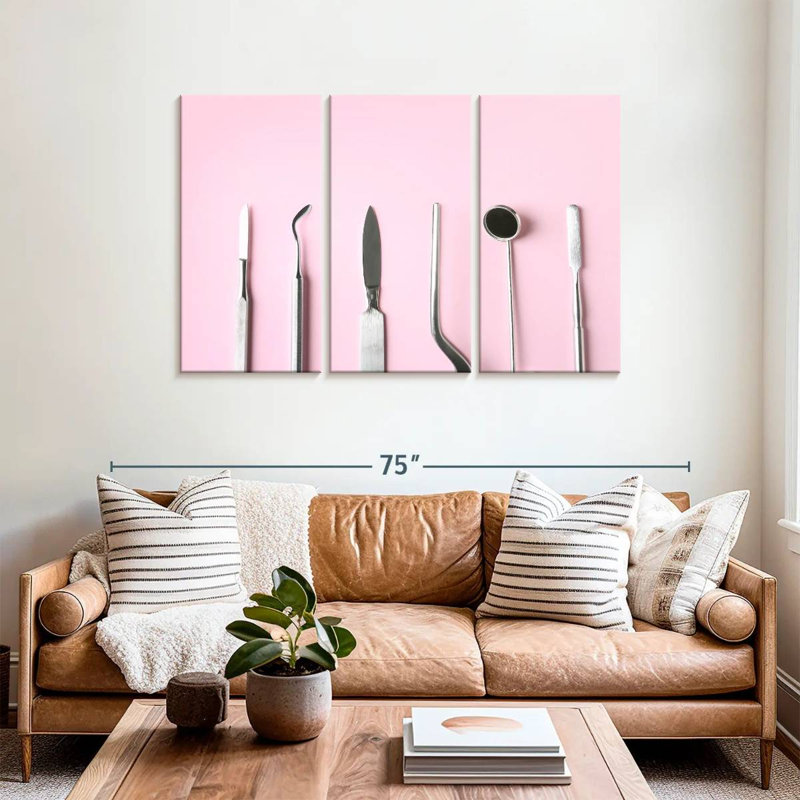Outils dentaires sur fond rose, H 36 po x l 57 po