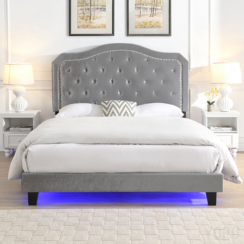 Bouton de lit rembourré capitonné avec un design incurvé - Support de lattes en bois robuste - Assemblage facile - Velours gris clair - Avec lit plateforme à DEL - Grand