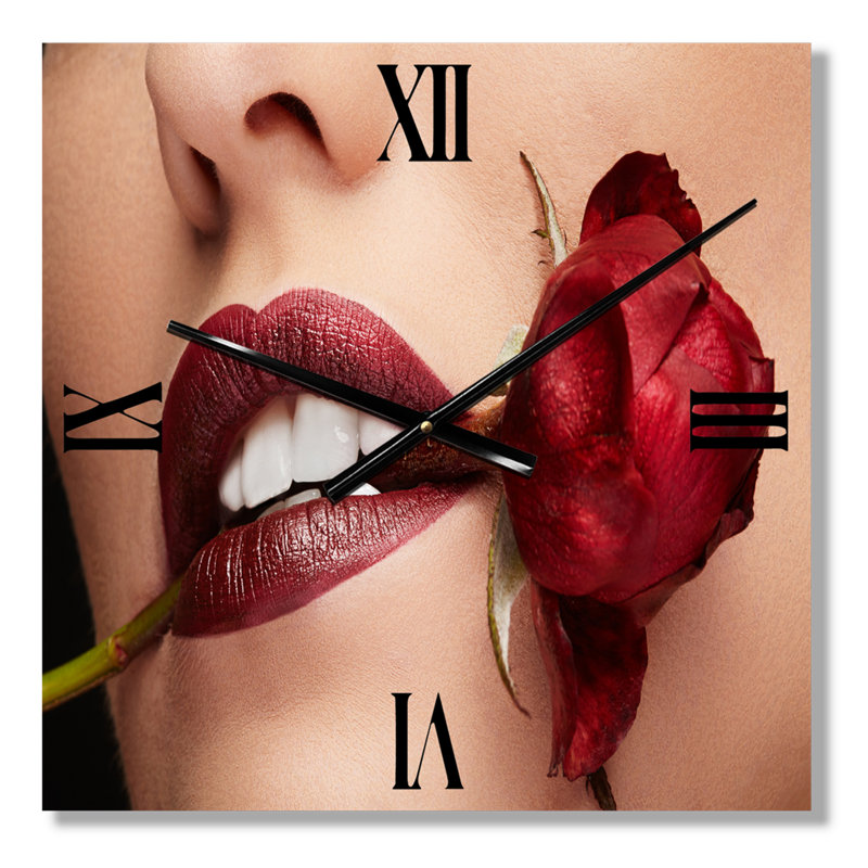 Horloge murale femme avec rouge à lèvres tenant une rose dans la bouche, Moyen