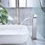 Robinet de lavabo de salle de bain à poignée simple avec bec cascade-115827334