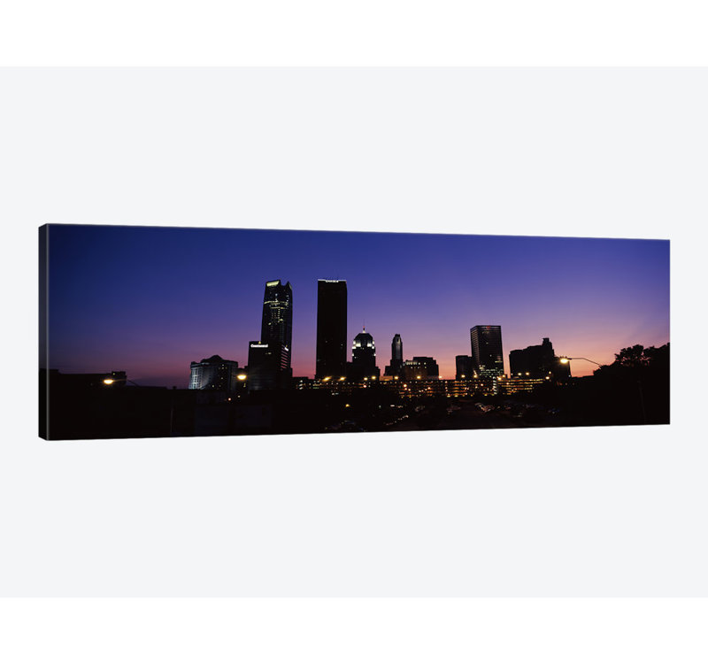«Downtown Skyline at Night, Oklahoma City, Oklahoma, USA», reproduction de photo sur toile, H 20 po x l 60 po x P 1,5 po