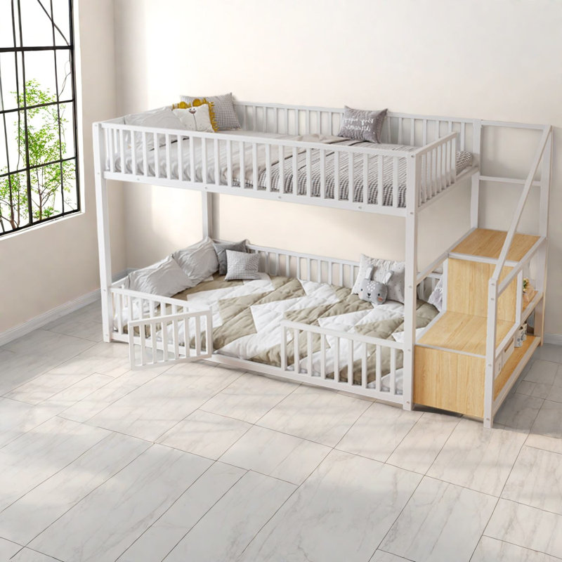 Lits simples peu encombrants avec échelle de rangement, structure en métal, style maison moderne
