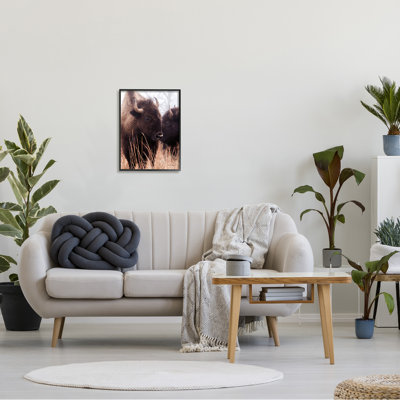 Bison, bovins, couple, hautes herbes, campagne d'automne, ferme grise, estampe numérique, art texturé par Debra Van Swearingen