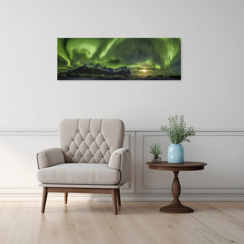 «Northern Lights Mountain Glow», H 36 po x l 12 po