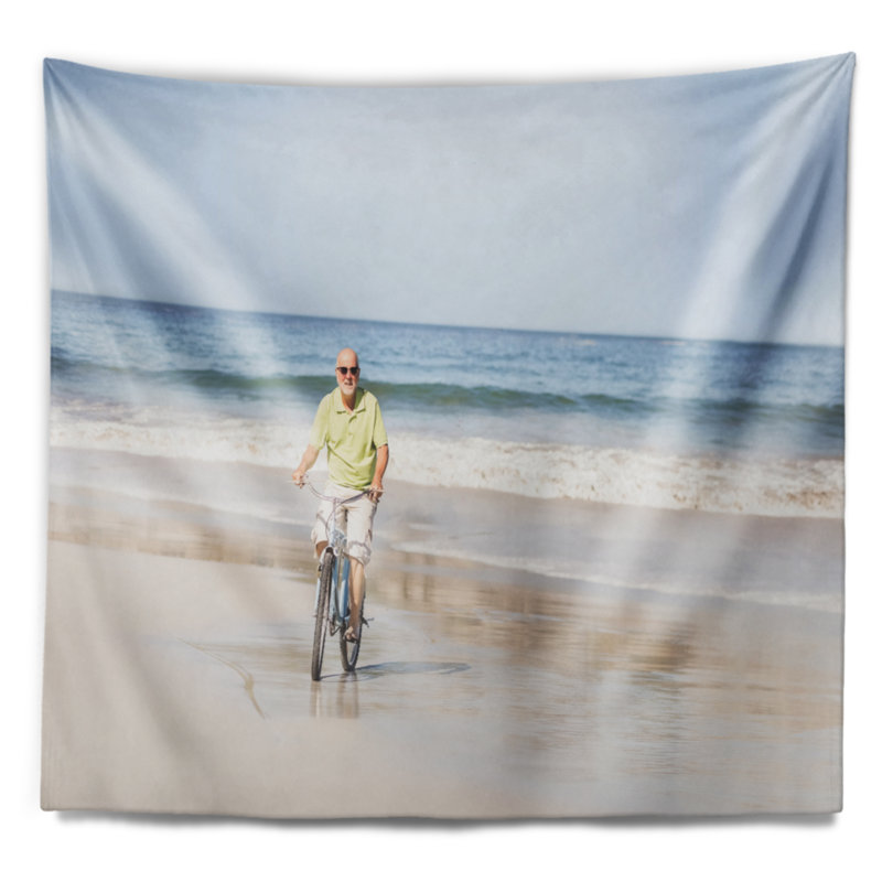 Paysage souriant senior homme équitation vélo tapisserie, H 78 po x l 92 po