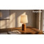 Lampe de table Mid-Century à abat-jour plissée en tissu simple avec base en bois brun, pour le salon de la chambre à coucher, utiliser une ampoule E26 (non incluse)