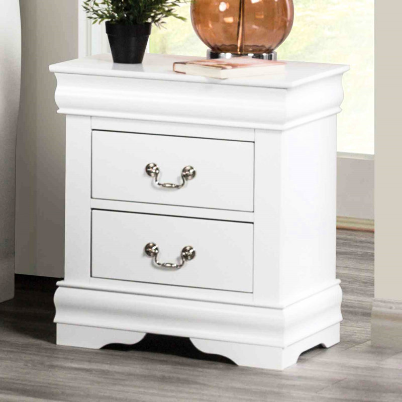 Table de chevet transitionnelle en bois massif blanc avec poignées de tiroir suspendues et 2 tiroirs pour chambre à coucher, 54,6 cm (l) x 39,4 cm (p) x 59,7 cm (h) - Finition chambre à coucher, design, bois, tiroirs, pieds en équerre.