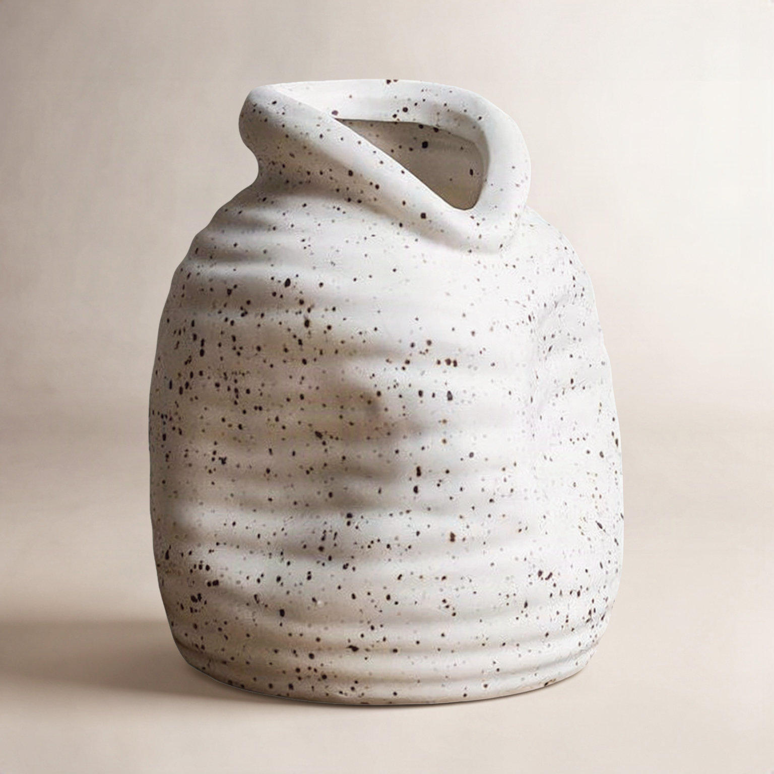Mori 6.8'' Handmade Ceramic Table Vase