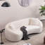 2PS, canapé incurvé 93,31 "minimaliste, 3 places, canapé rembourré en molleton blanc bouclé, canapé à dossier arrondi serré pour le bureau du salon, blanc