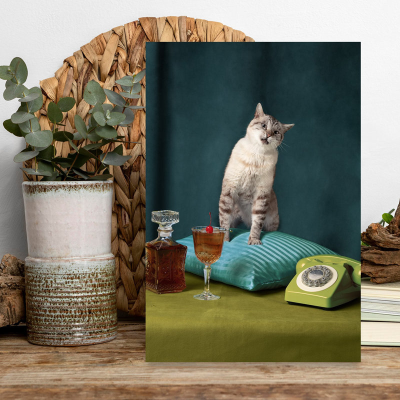 Chat sur coussin décoratif abstrait, art mural contemporain, 18" H x 12" W