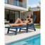 Chaises longues bleues durables pour patio, conception ajustable en aluminium pour une détente au bord de la piscine