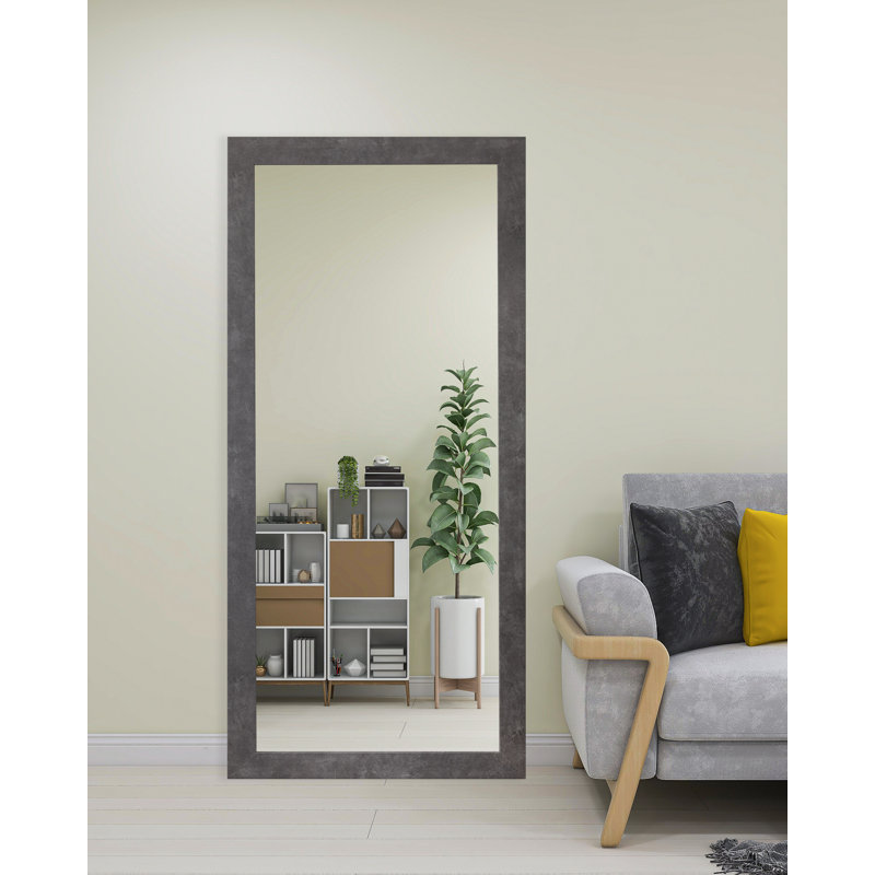 Miroir pleine grandeur en béton Alacazar, 65,5 po x 30,5 po