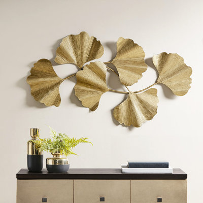 Sculpture en métal doré à motif de feuille de ginkgo doré - 43 po de longueur, 23,5 po de hauteur, 1,6 po de profondeur, sculpture décorative décorative intérieure L 43 po x H 23,5 po x P 1,6 po, suspendue verticalement ou horizontalement