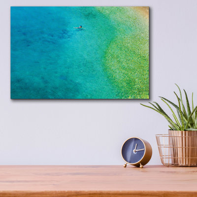 «Solo Swim» par Verne Varona, art mural en verre acrylique