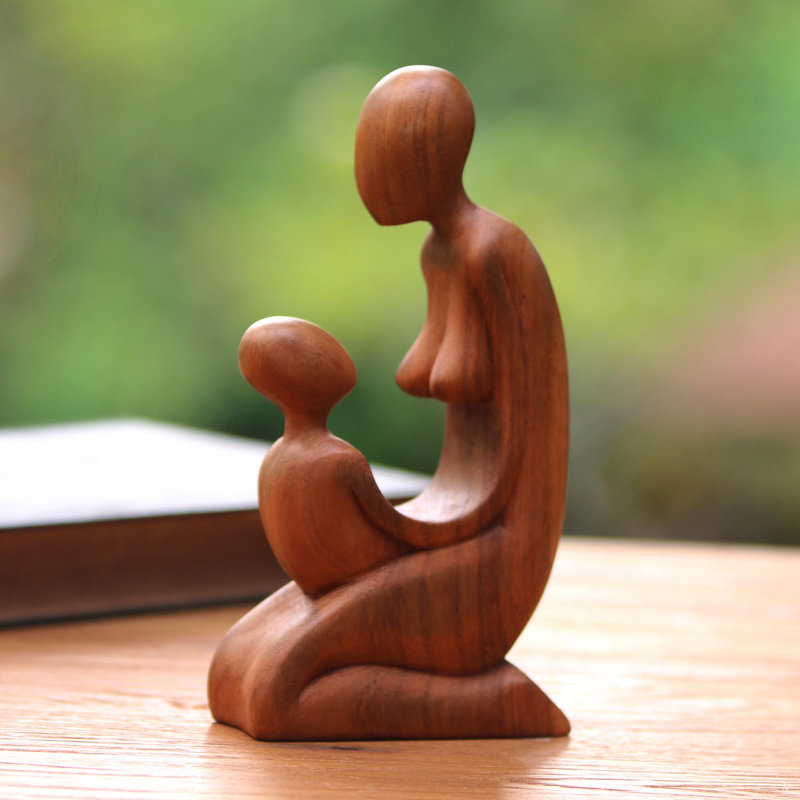 Sculpture mère et enfant en bois Deirdra Suar