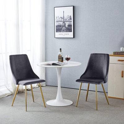 Chaise rembourrée en velours avec pieds décoratifs dorés