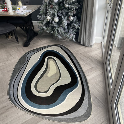 Tapis tissé asymétrique à motif abstrait