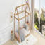 Lit simple en bois, couleur bois