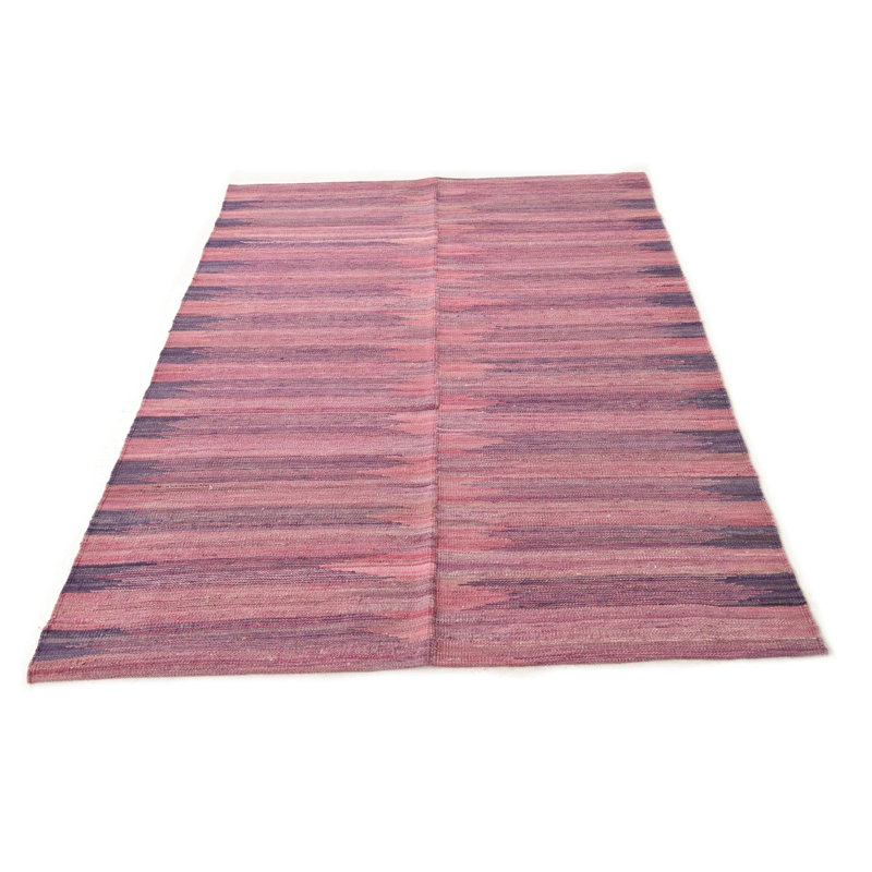 Tapis rose 4 pi 4 po x 5 pi 9 po Petrella
