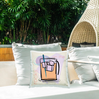 Coussin d'extérieur imprimé On The Rocks Drink par Elizabeth Medley