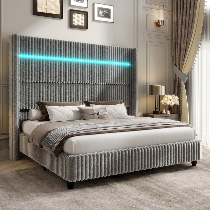 Lit à oreilles Gerasim California Gray de 152 cm de haut, en fausse fourrure, avec éclairage DEL et port USB de chargement.