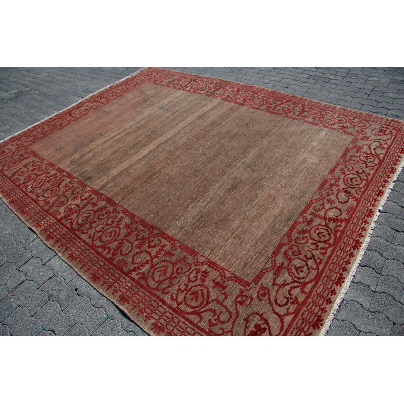 Tapis Oushak classique rouge avec motif complexe pour une décoration intérieure élégante