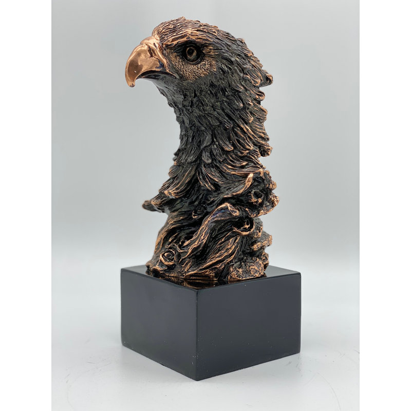 Buste d'aigle sur piédestal