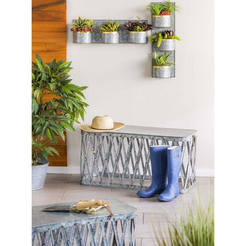 Mini banc d'extérieur en métal.
