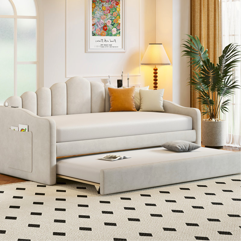 Lit de jour simple rembourré en velours beige avec couchette, ports de charge, tête de lit douce et confortable, conception à rayures verticales, espace de rangement dans le lit pour la maison d'amis