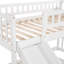 Lit simple au-dessus d'un lit superposé en escalier blanc avec amplement d'espace de rangement pour la chambre à coucher