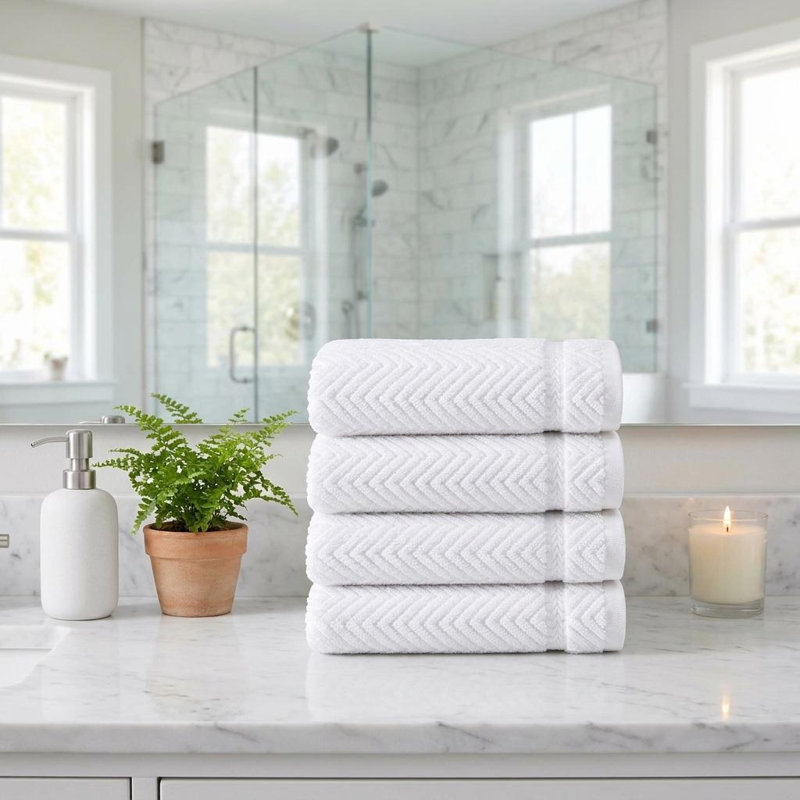 Ensemble de quatre serviettes de toilette blanches à chevrons en coton turc, 40 x 75 cm