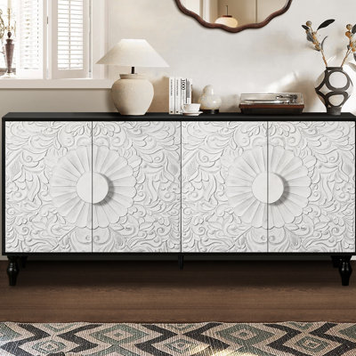 Grande armoire à facettes avec cadre noir et élégantes portes blanches de style rétro pour le rangement