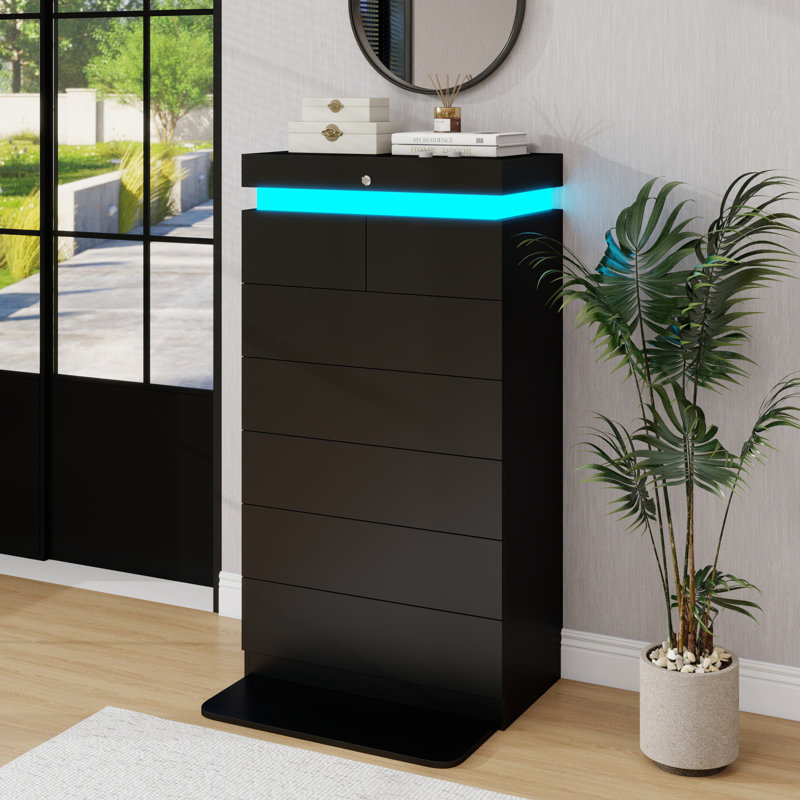 Commode 7 tiroirs H 51,3 po avec lumières DEL et station de charge, Noir